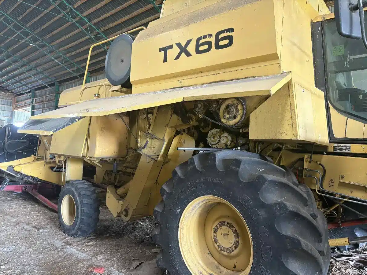 Gallery image 2 for New Holland TX66 Combine