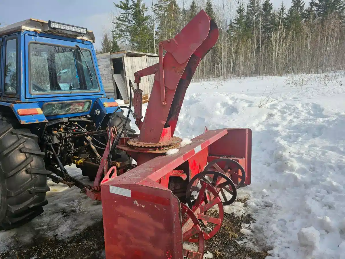 Gallery image 2 for 1998 Universal 640 DTC Tractor