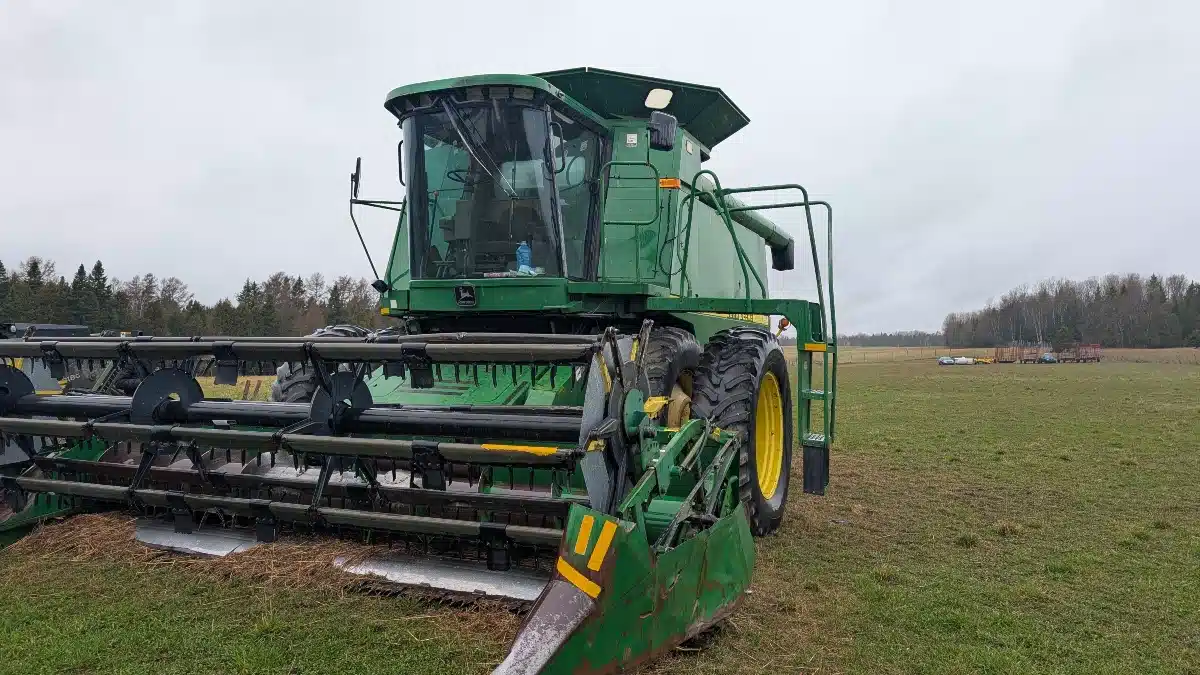 Gallery image 2 for 1998 John Deere 9610 Combine