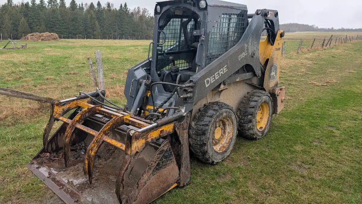 Photo de la Galerie 1 pour 2020 John Deere 318G chargeuse à direction à glissement