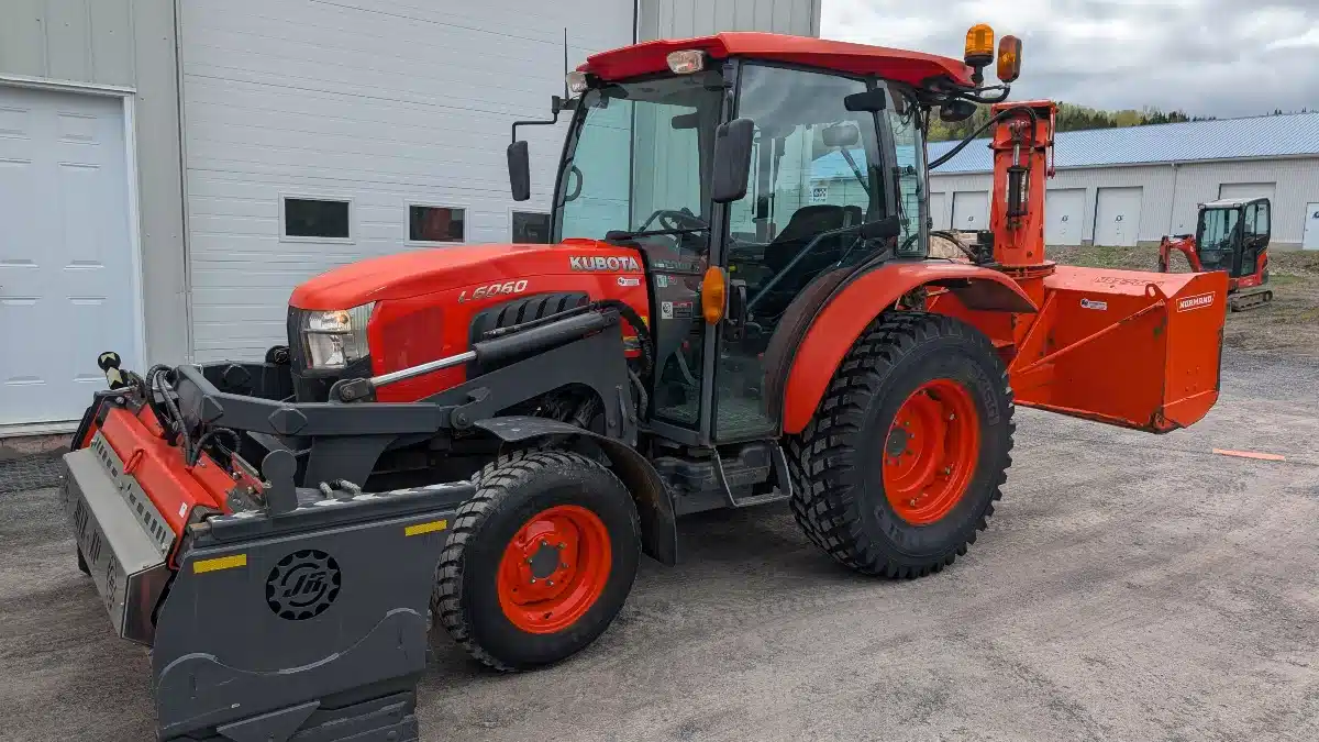 Photo de la Galerie 1 pour 2016 Kubota L6060 Tracteur