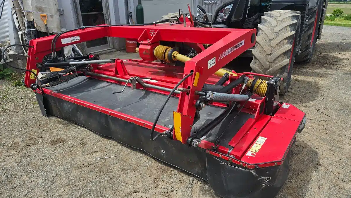 Gallery image 2 for Massey Ferguson DM1398/1340 Mower Conditioner