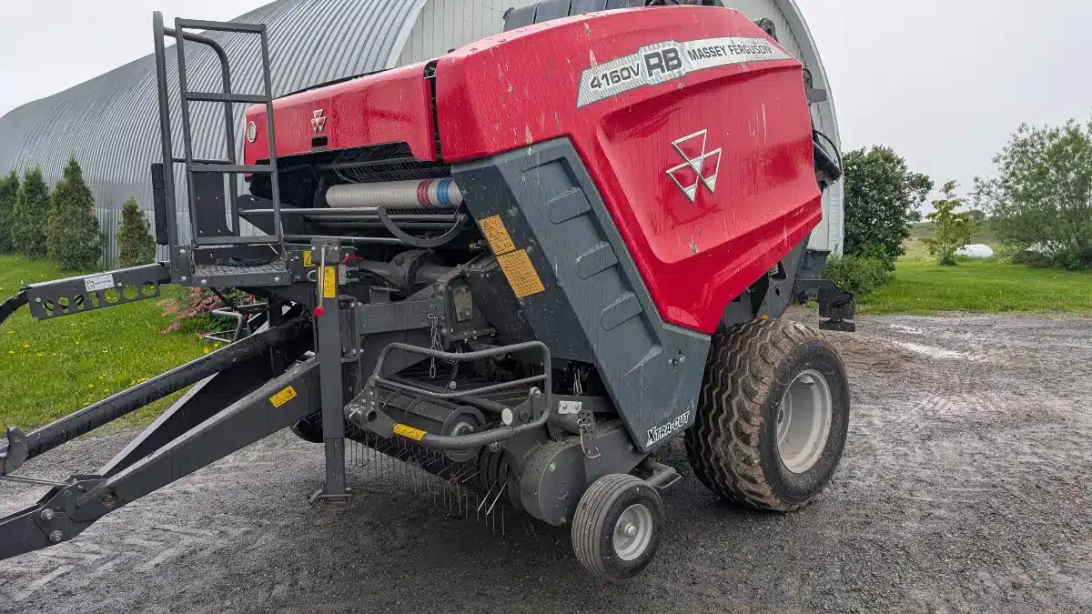 Photo de la Galerie 1 pour 2022 Massey Ferguson 4160V Presse à Balle Ronde
