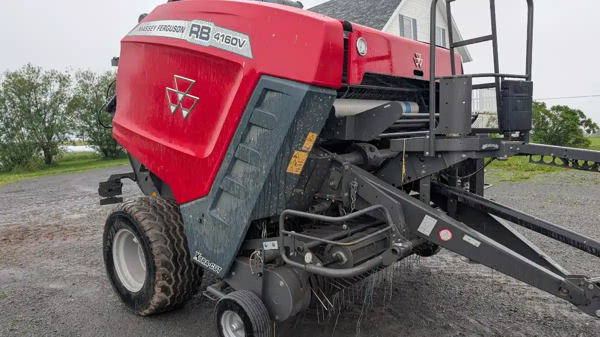 Photo de la Galerie 2 pour 2022 Massey Ferguson 4160V Presse à Balle Ronde