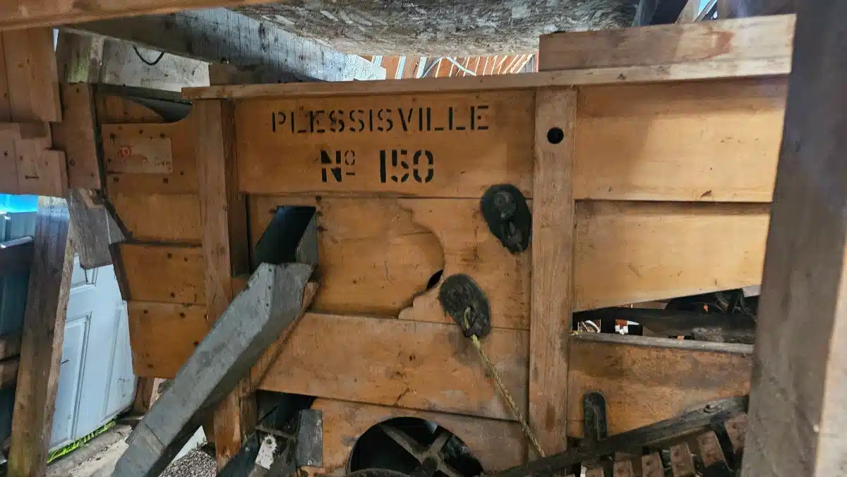 Gallery image 2 for Plessisville No 150 Grain Cleaner