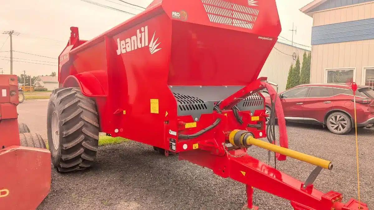 Gallery image 2 for 2024 Jeantil EVR 10-6 Manure Spreader