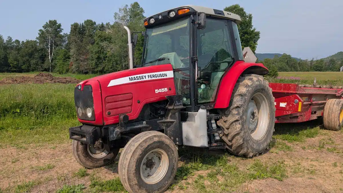 Gallery image 1 for 2004 Massey Ferguson 5455 Tractor