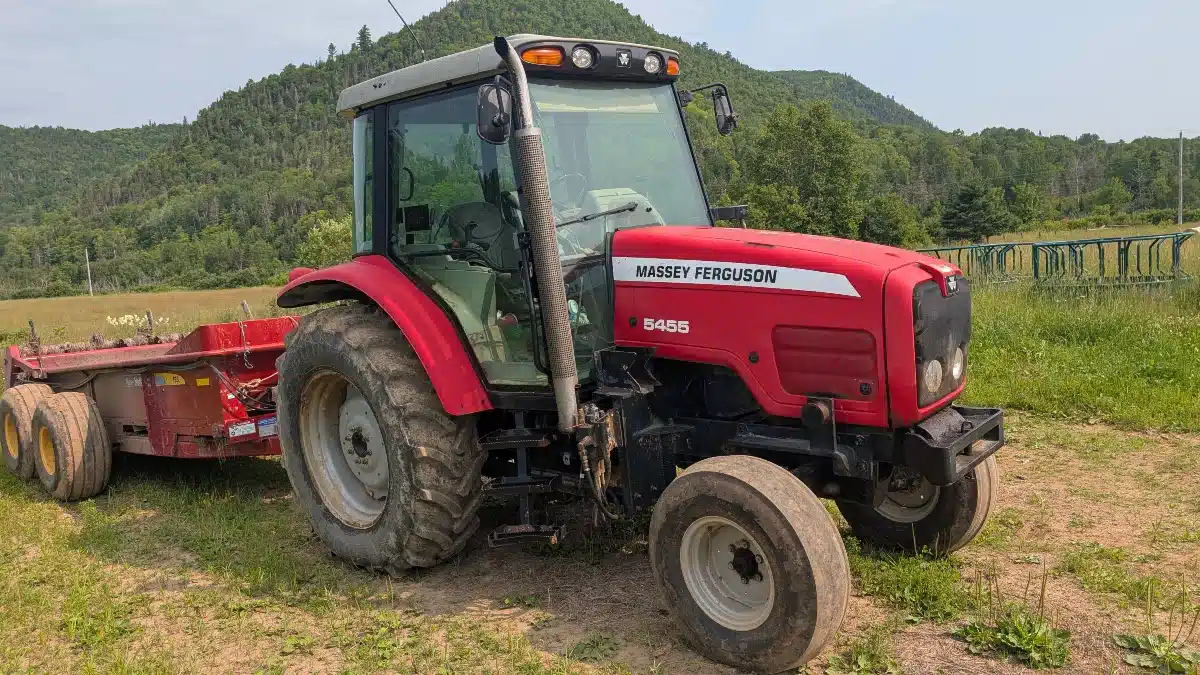 Gallery image 2 for 2004 Massey Ferguson 5455 Tractor