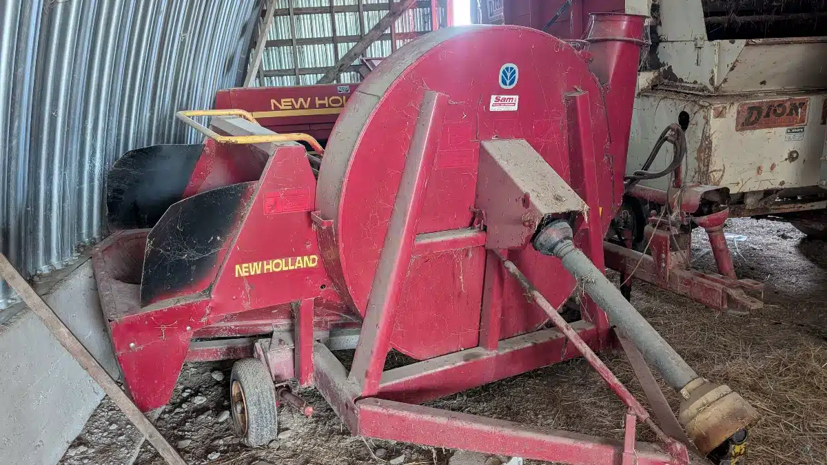 Gallery image 1 for New Holland F62B Forage Blower