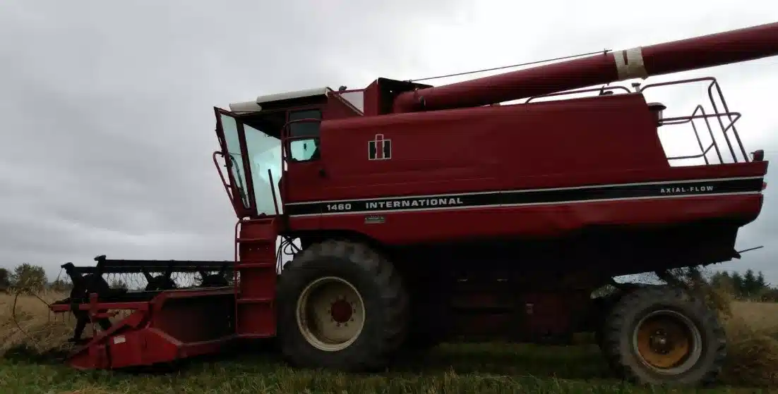 Gallery image 1 for International 1460 Combine
