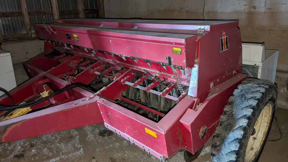 Gallery image 1 for International 5100 Drill