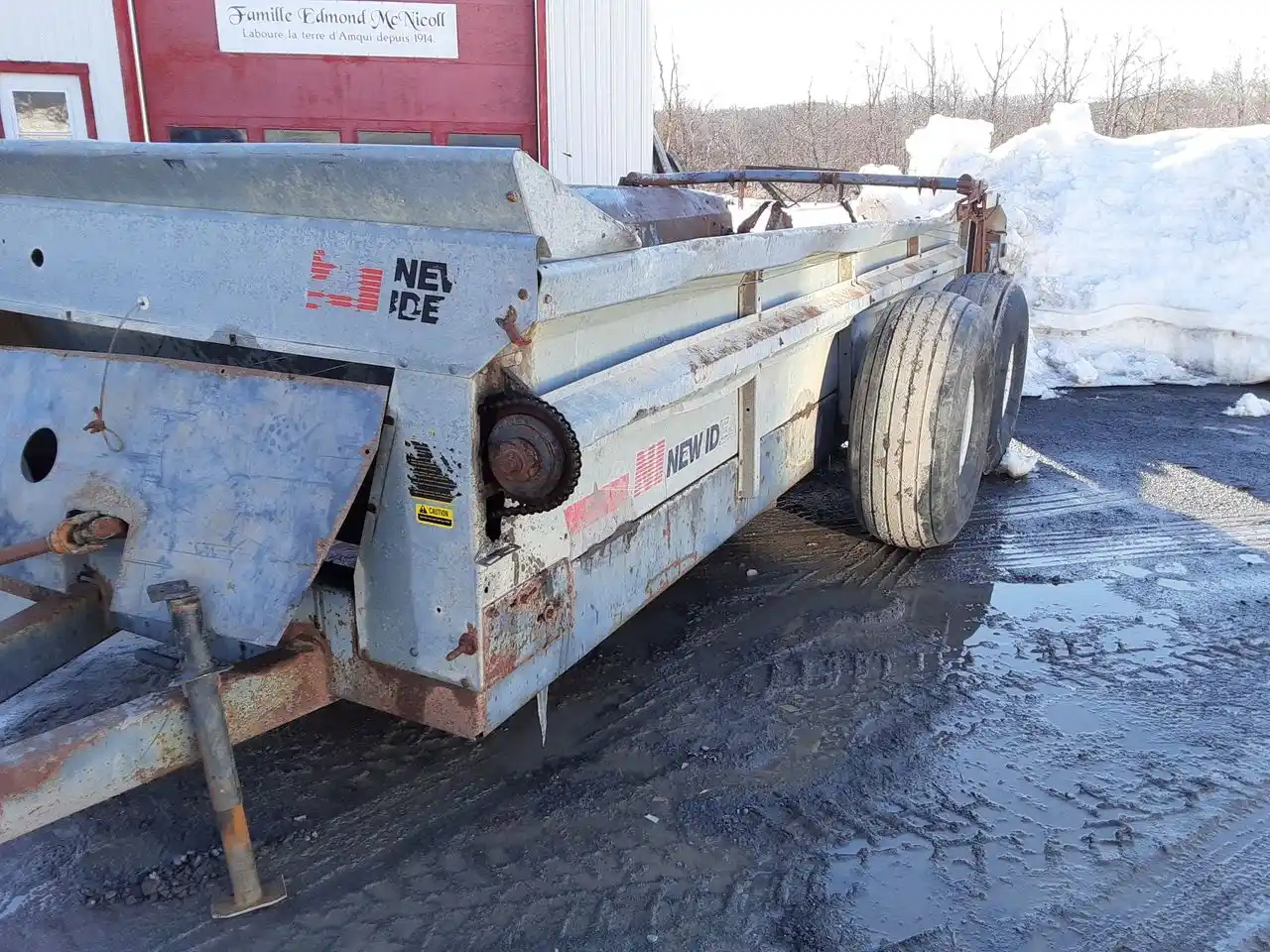 Gallery image 2 for Used 1998 New Idea 3639 Manure Spreader
