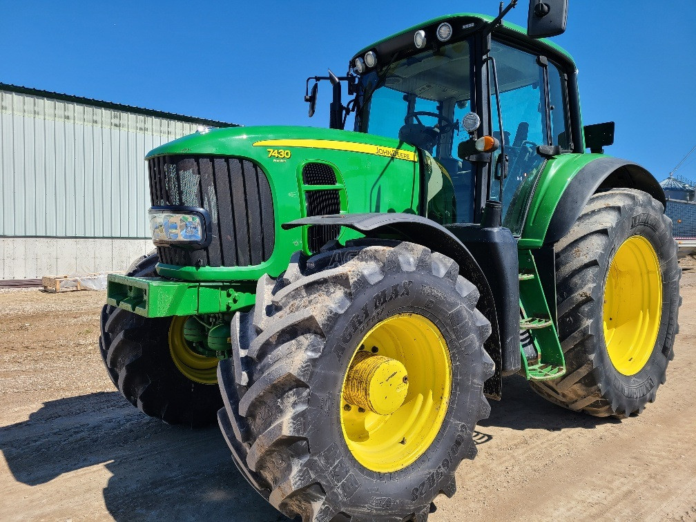 Gallery image 1 for Used 2007 John Deere 7430 PREMIUM Tractor