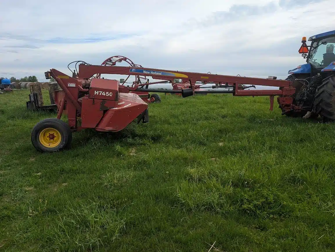 Gallery image 2 for Used 2010 New Holland H7450 Disc Mower Conditioner