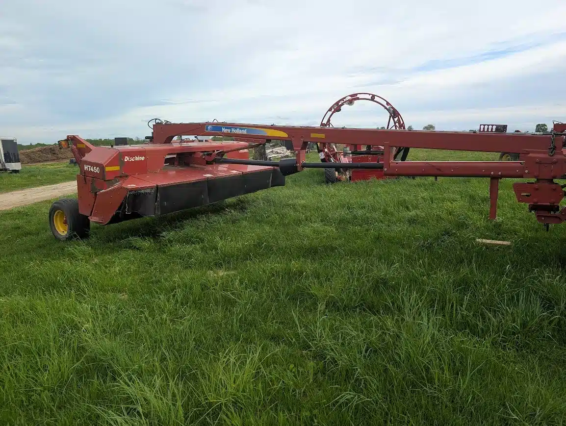 Gallery image 1 for Used 2010 New Holland H7450 Disc Mower Conditioner