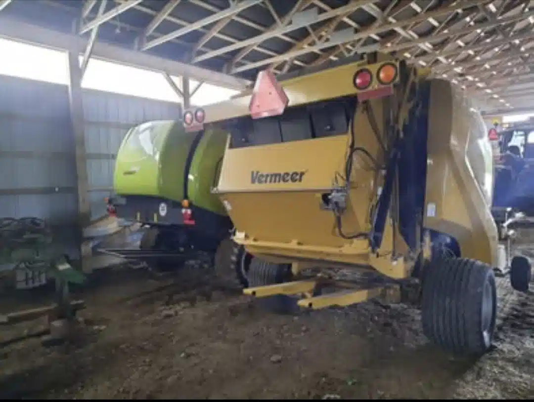 Gallery image 2 for Used 2014 Vermeer 504 PRO Round Baler