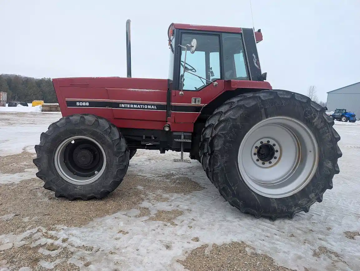 Gallery image 2 for 1984 International Harvester 5088 Tractor