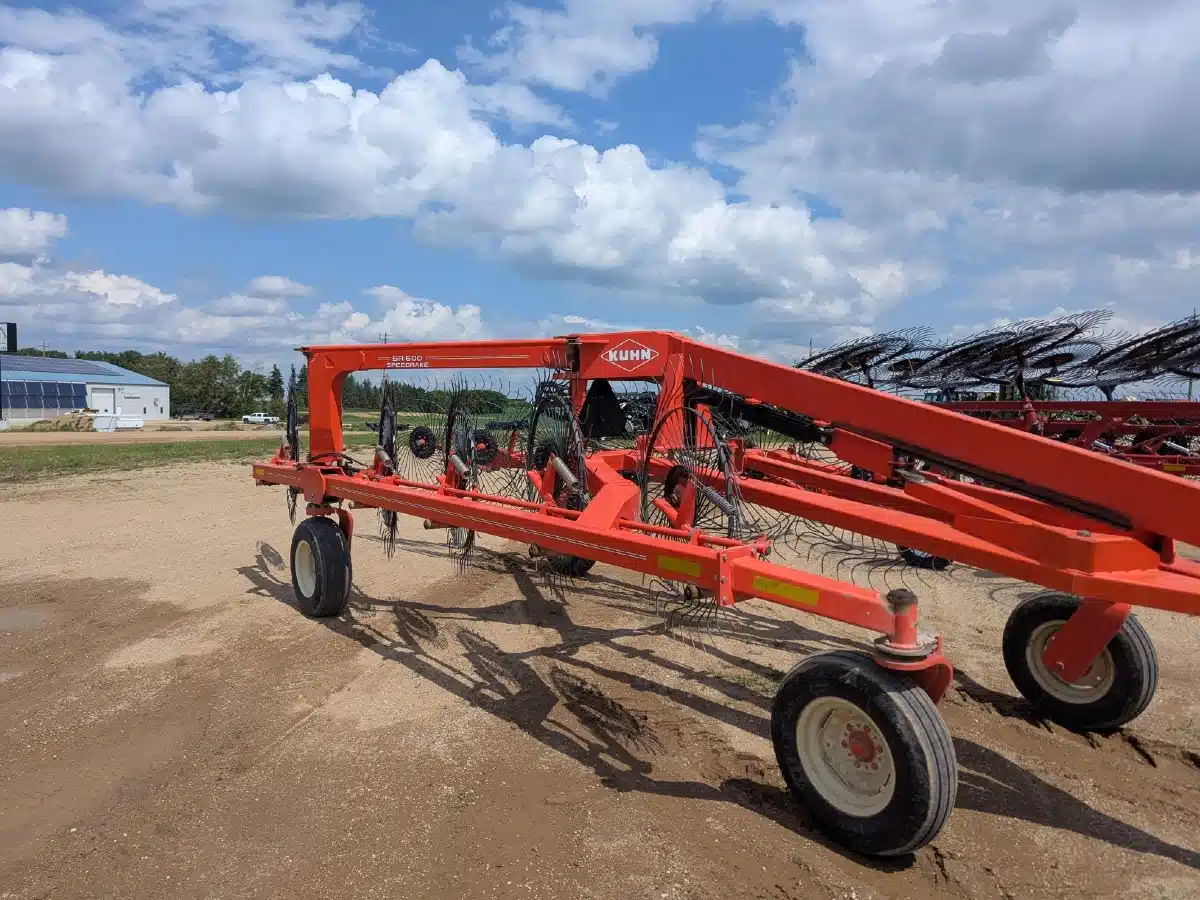 Gallery image 1 for Used 2011 Kuhn SR 600 Rake