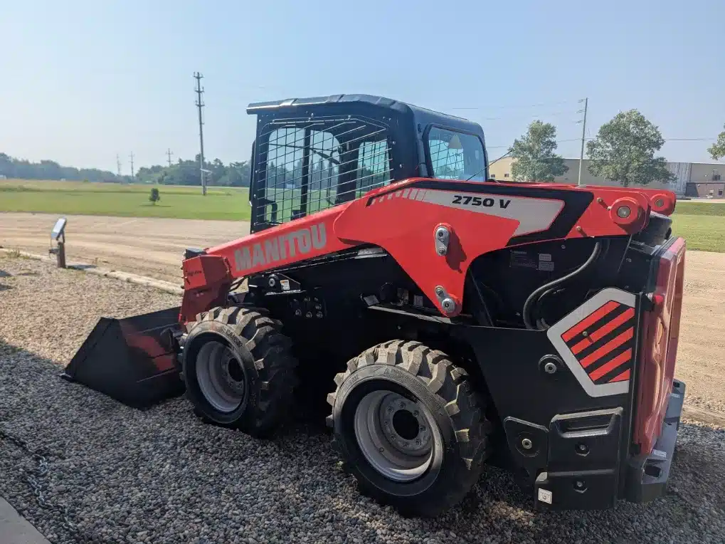 Gallery image 1 for New 2025 Manitou 2750V Skid Steer
