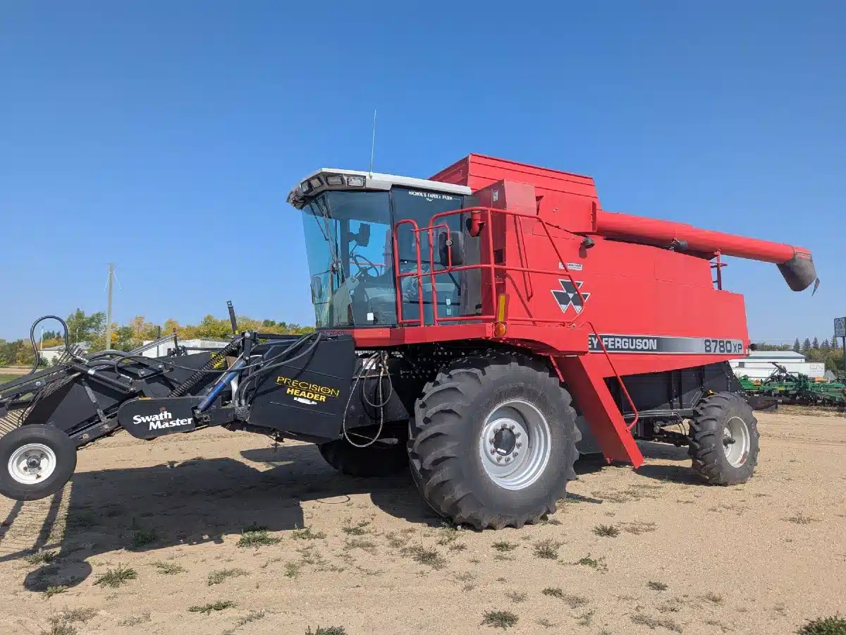 Used 2002 Massey Ferguson 8780XP Combine