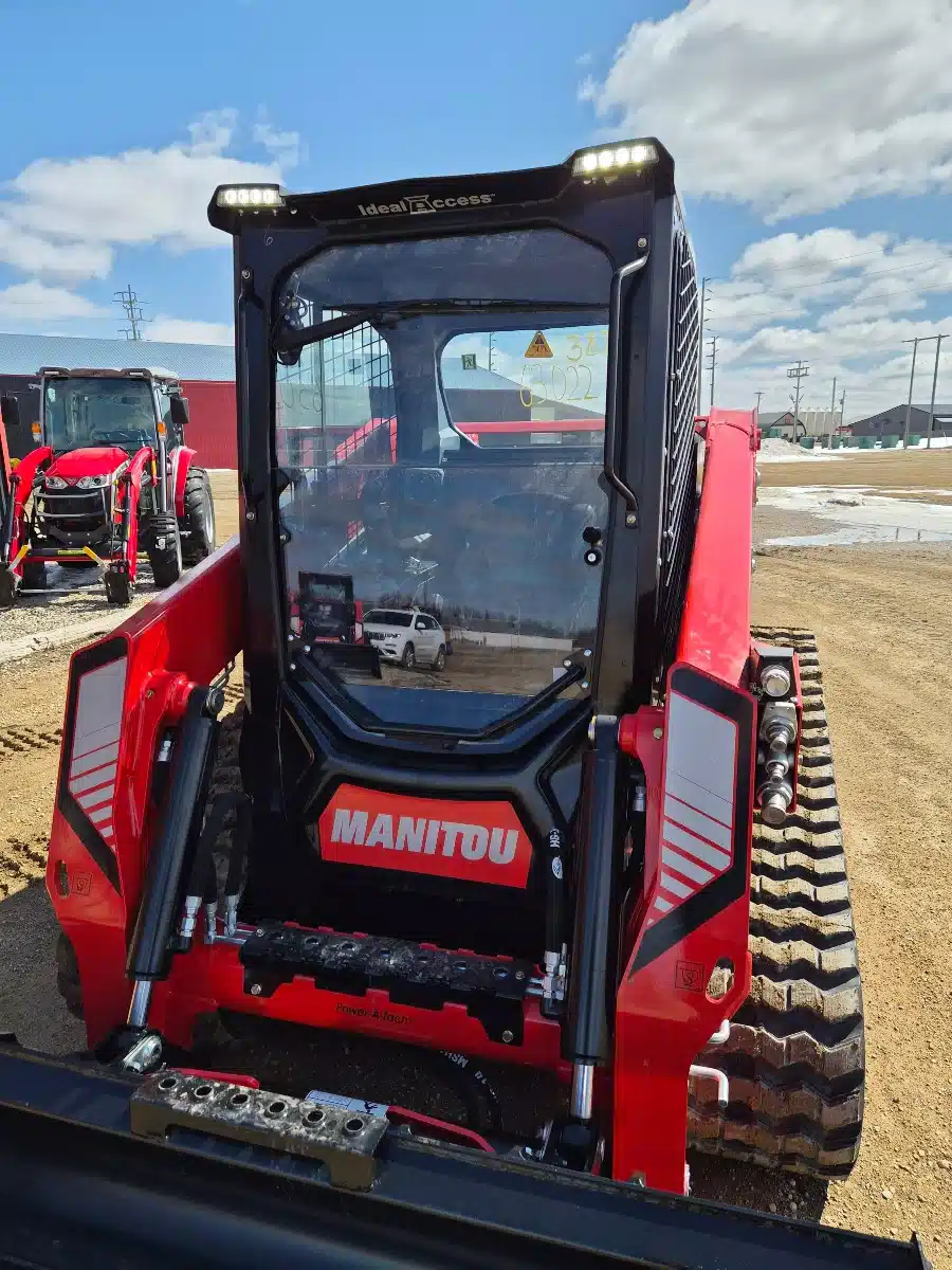 Gallery image 2 for 2026 Manitou 2750VT Skid Steer