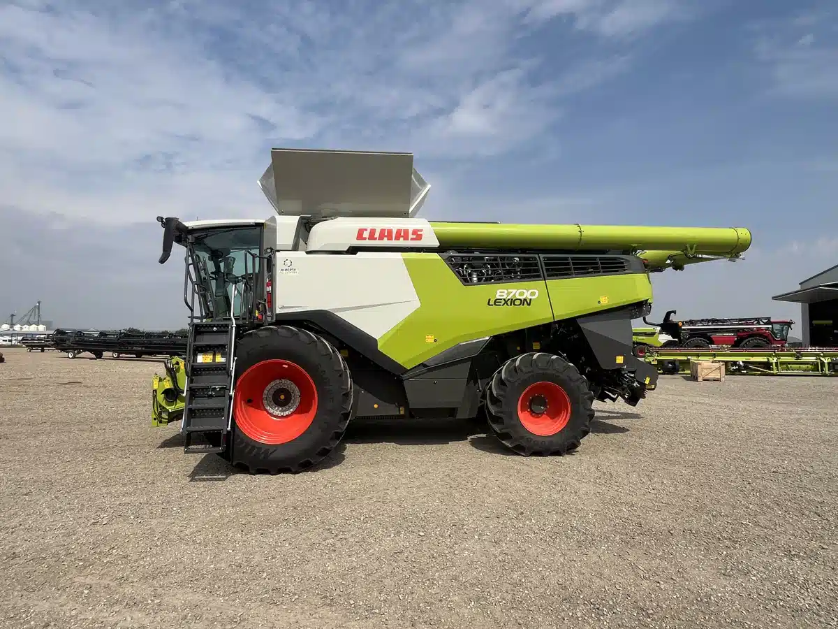 Gallery image 2 for Used 2023 CLAAS LEXION 8700 Combine