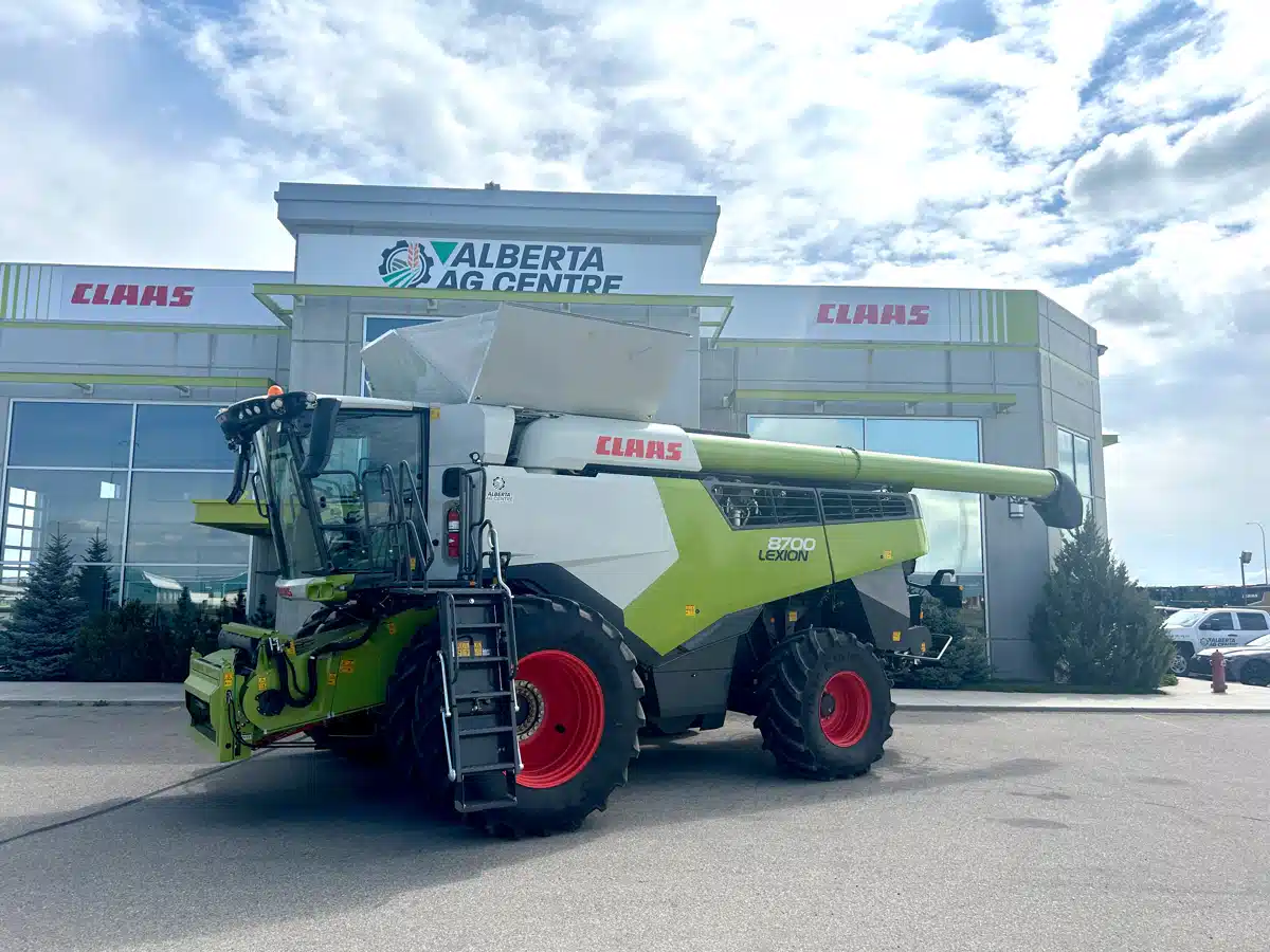 Gallery image 2 for Used 2023 CLAAS LEXION 8700 Combine