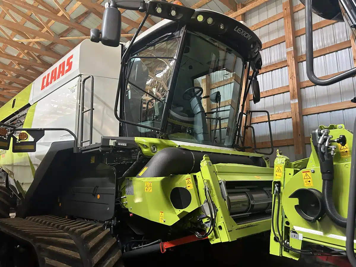 Gallery image 1 for Used 2021 CLAAS LEXION 8800TT Combine