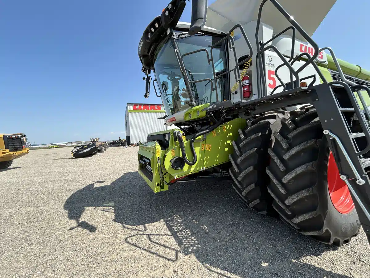 Gallery image 2 for Used 2023 CLAAS LEXION 8600 Combine