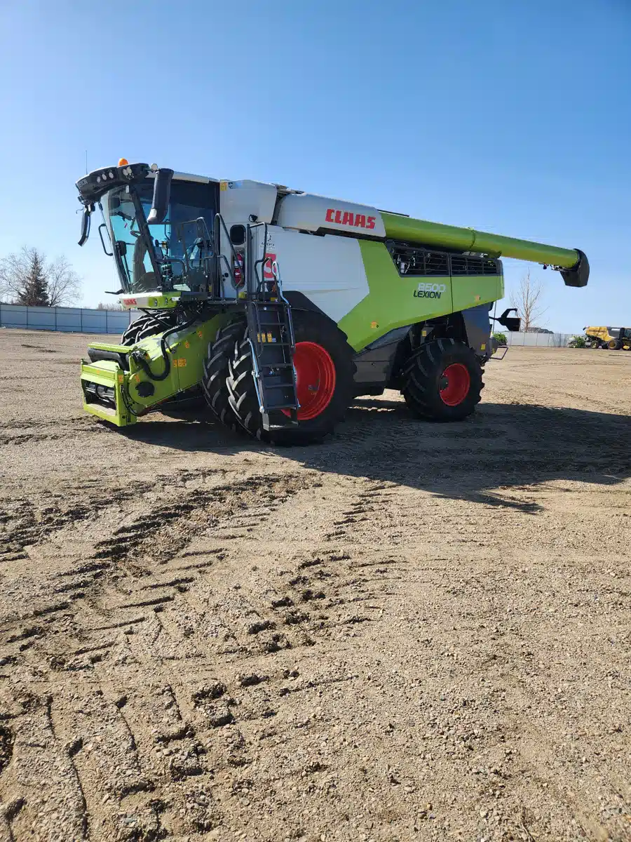 Gallery image 2 for Used 2023 CLAAS LEXION 8600 Combine
