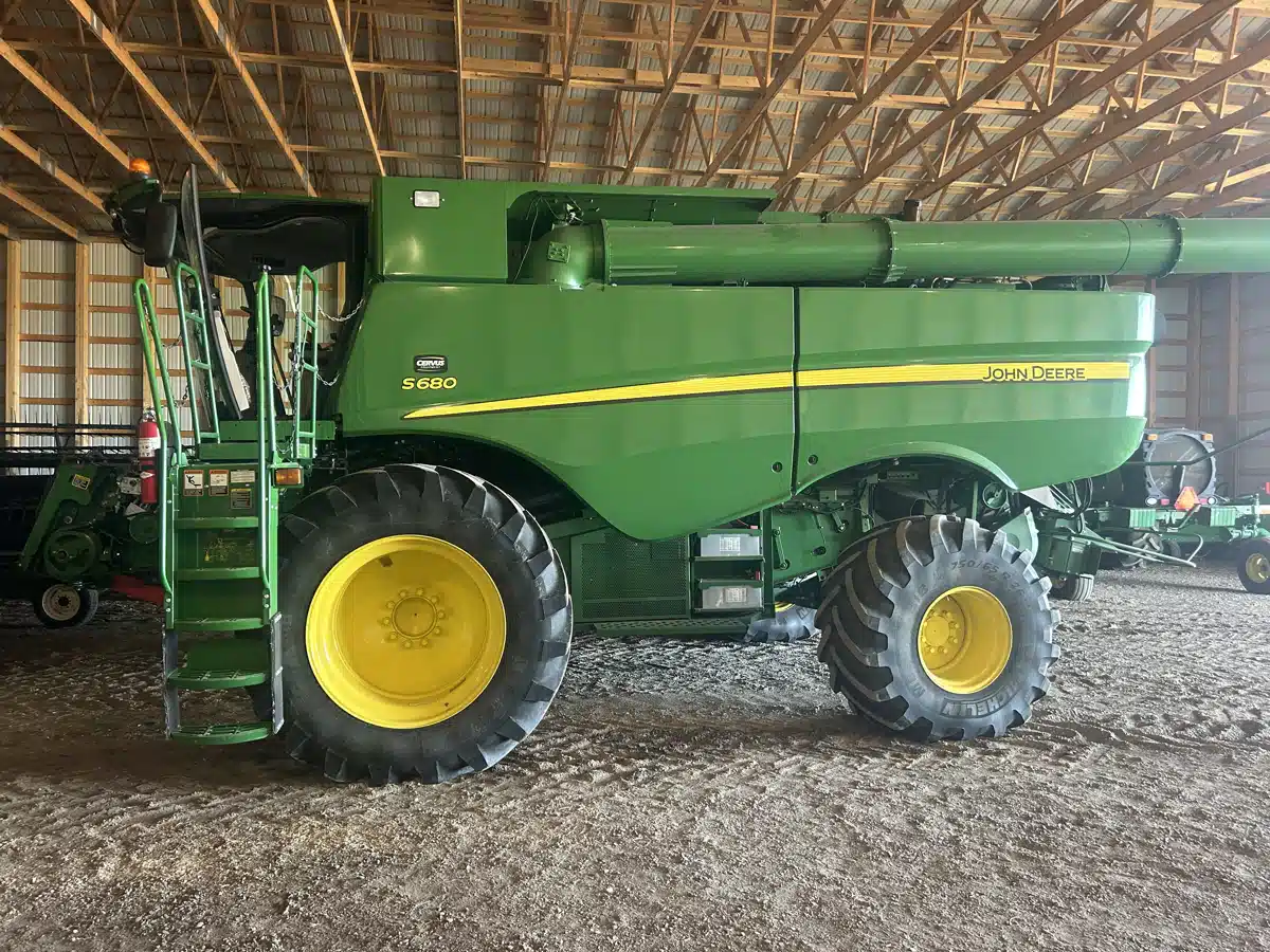Gallery image 2 for Used 2015 John Deere S680 Combine