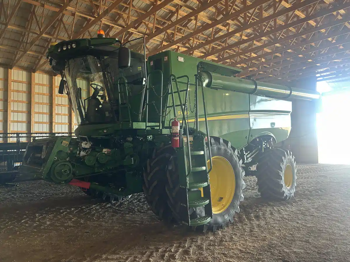 Gallery image 1 for Used 2015 John Deere S680 Combine