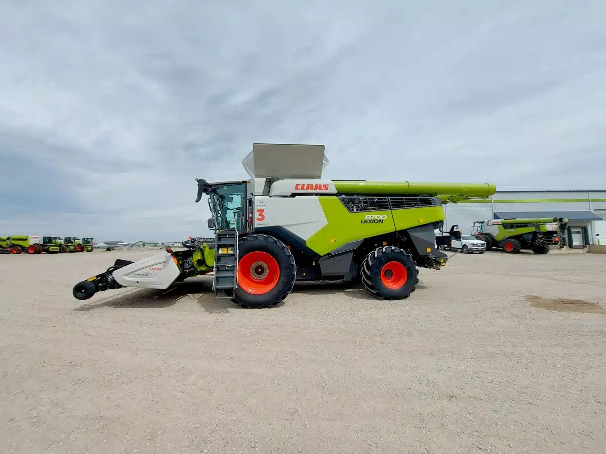 Photo de la Galerie 2 pour 2024 CLAAS LEXION 8700 Batteuse