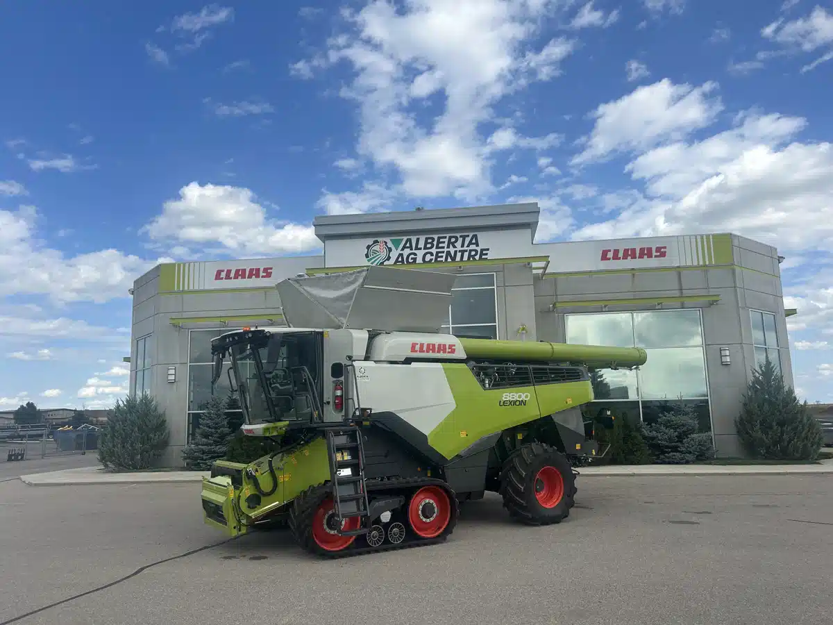 Gallery image 2 for 2023 CLAAS LEXION 8800TT Combine