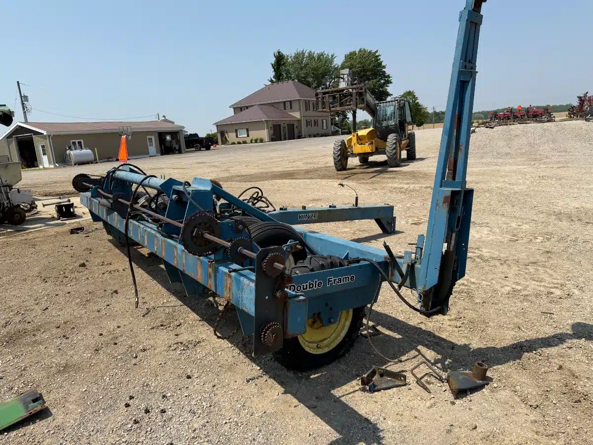 Gallery image 2 for Used Kinze 900DF Planter