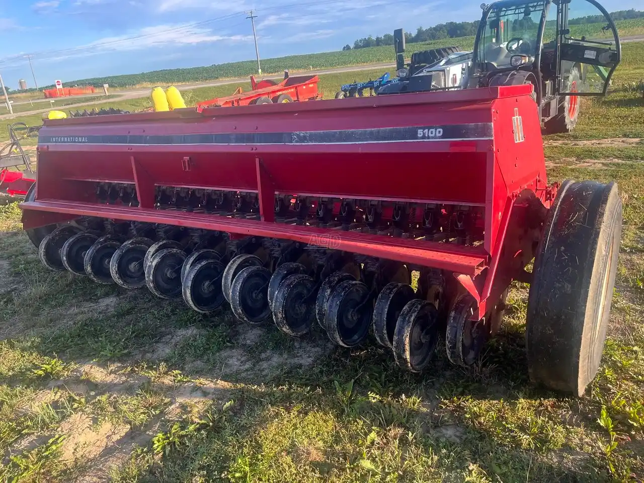 Gallery image 2 for Used International Harvester 5100 Drill