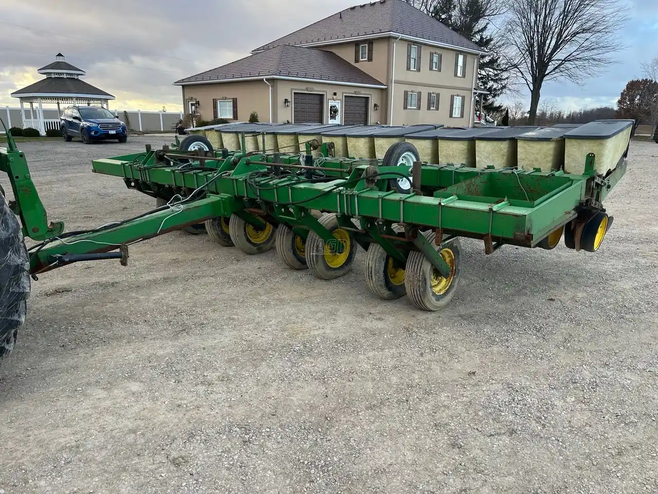 Gallery image 1 for Used John Deere 7000 Planter