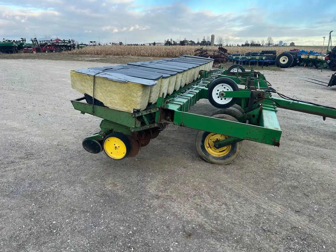 Gallery image 2 for Used John Deere 7000 Planter