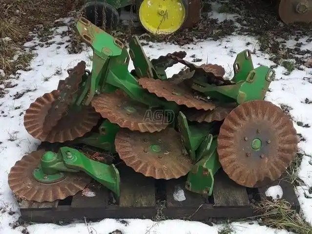 Gallery image 1 for Used John Deere 1700 COULTERS Planter