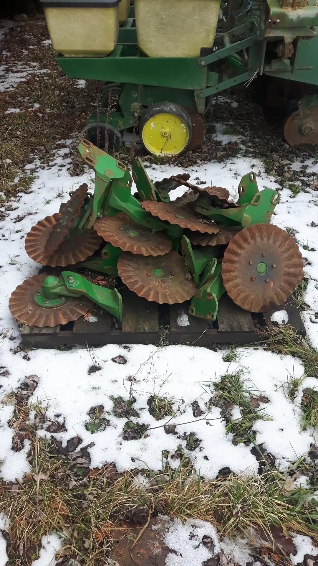 Gallery image 2 for Used John Deere 1700 COULTERS Planter