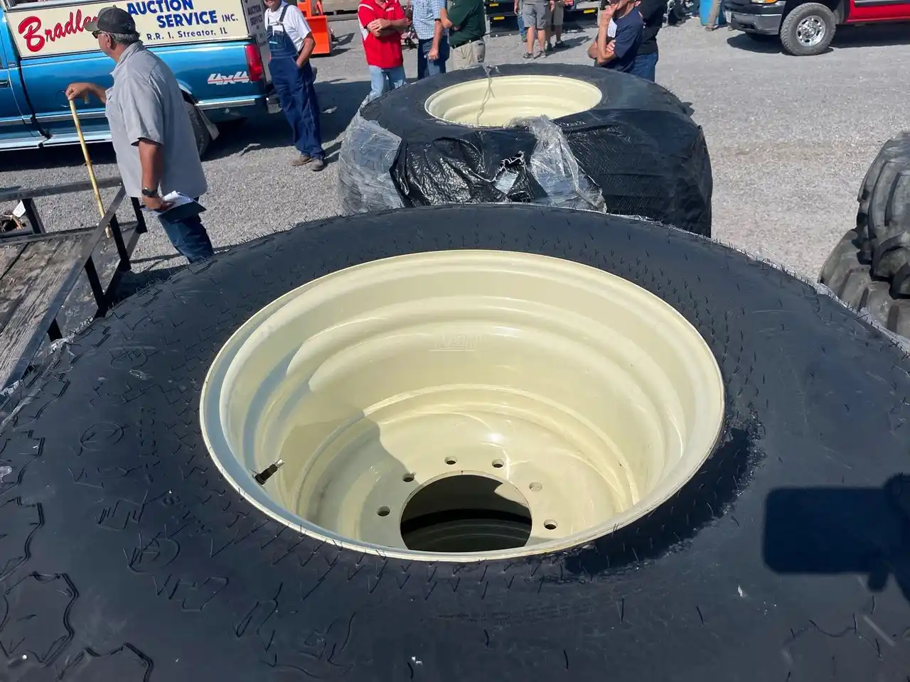 Gallery image 2 for Used 2021 Firestone 28L-26 Tires & Rims