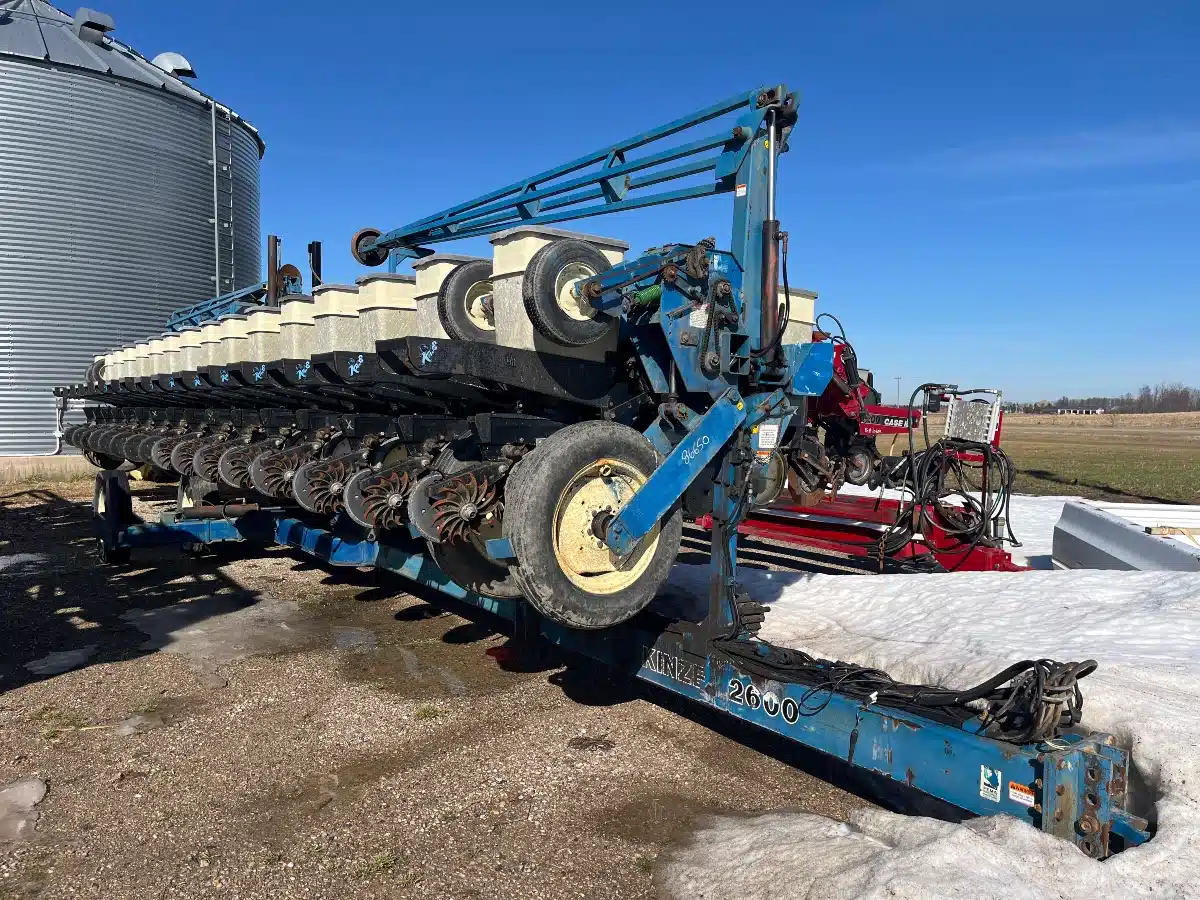 Gallery image 1 for New 1998 Kinze 2600 Planter