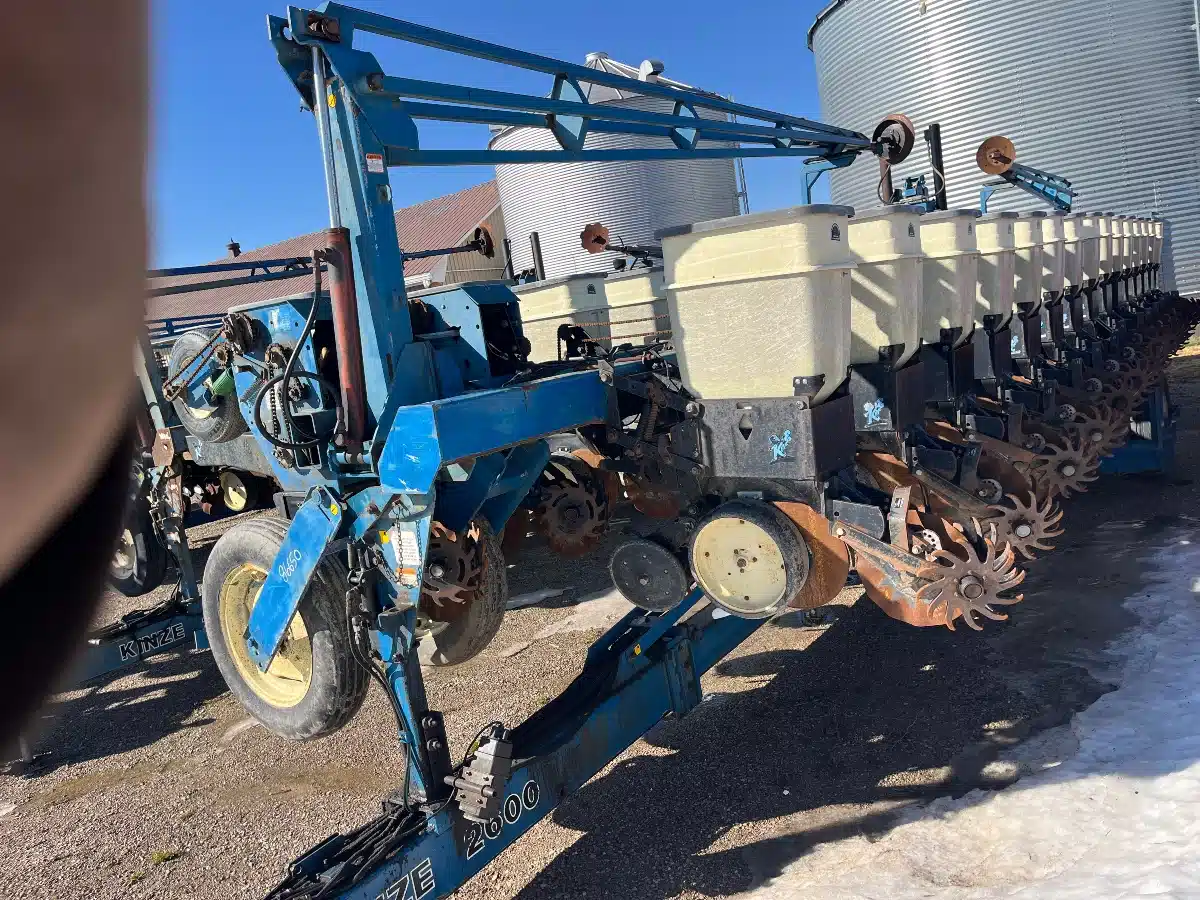 Gallery image 2 for New 1998 Kinze 2600 Planter
