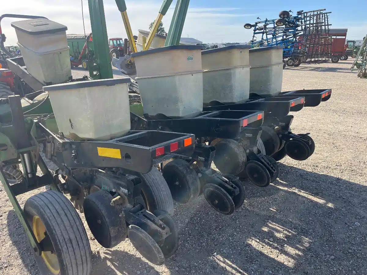 Gallery image 2 for Used John Deere 7000 Planter