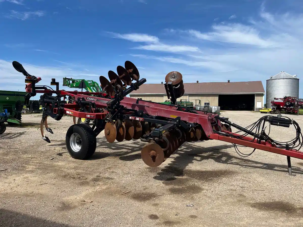 Gallery image 2 for Used 2012 Case IH ECOLO-TIGER 870 Disc Ripper