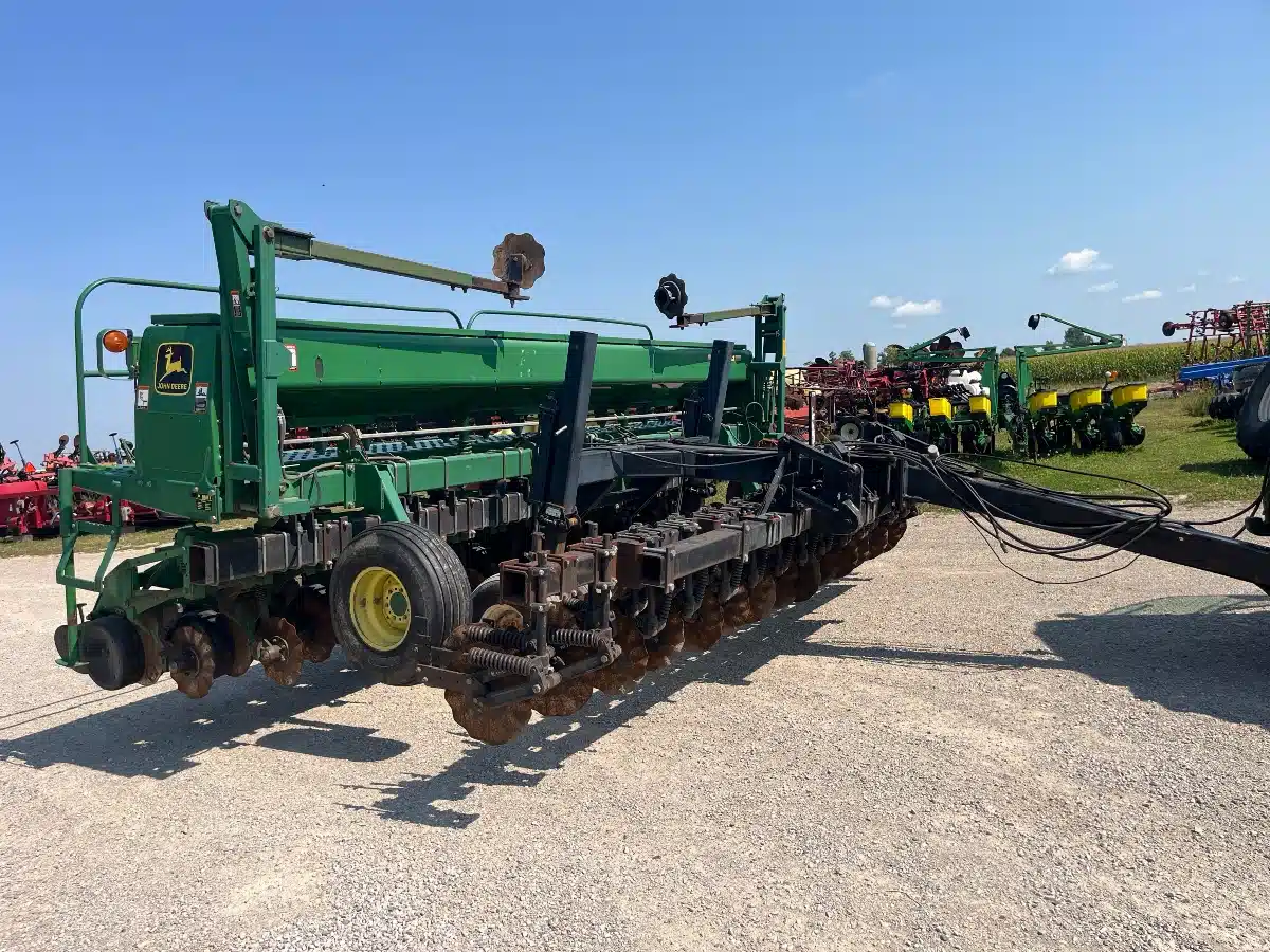 Gallery image 1 for Used John Deere 1530 Planter