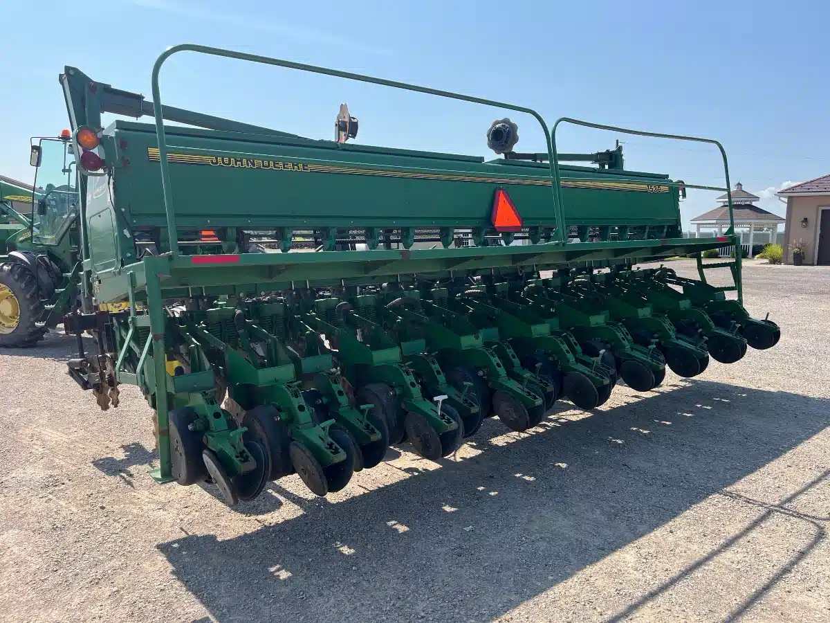 Gallery image 2 for Used John Deere 1530 Planter