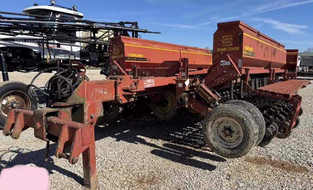 Gallery image 1 for Used 2002 Sunflower 9431 Drill