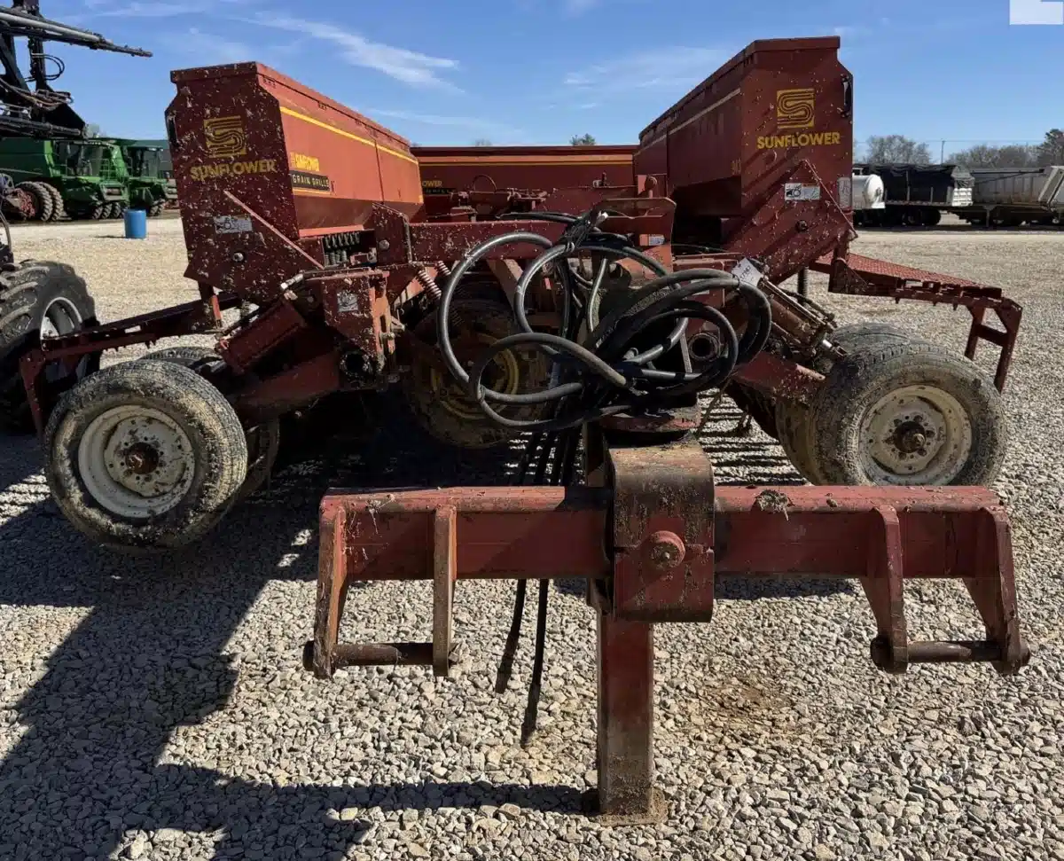 Gallery image 2 for Used 2002 Sunflower 9431 Drill