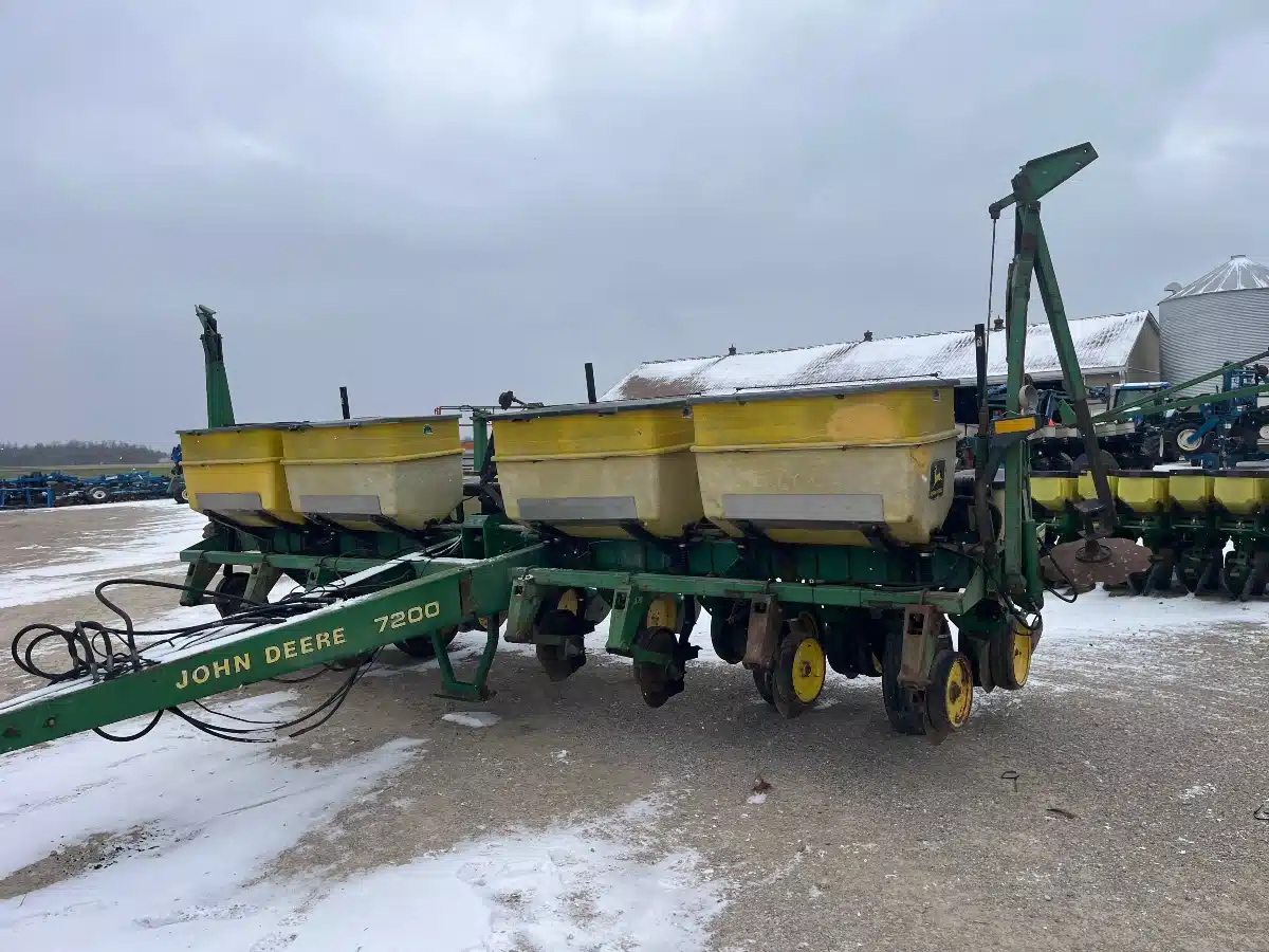 Gallery image 1 for Used John Deere 7200 Planter